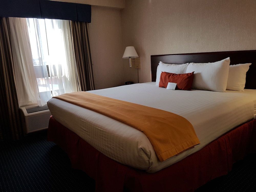 Suite, 1 King Bed with Sofa bed (Master Suite) - Photo 3