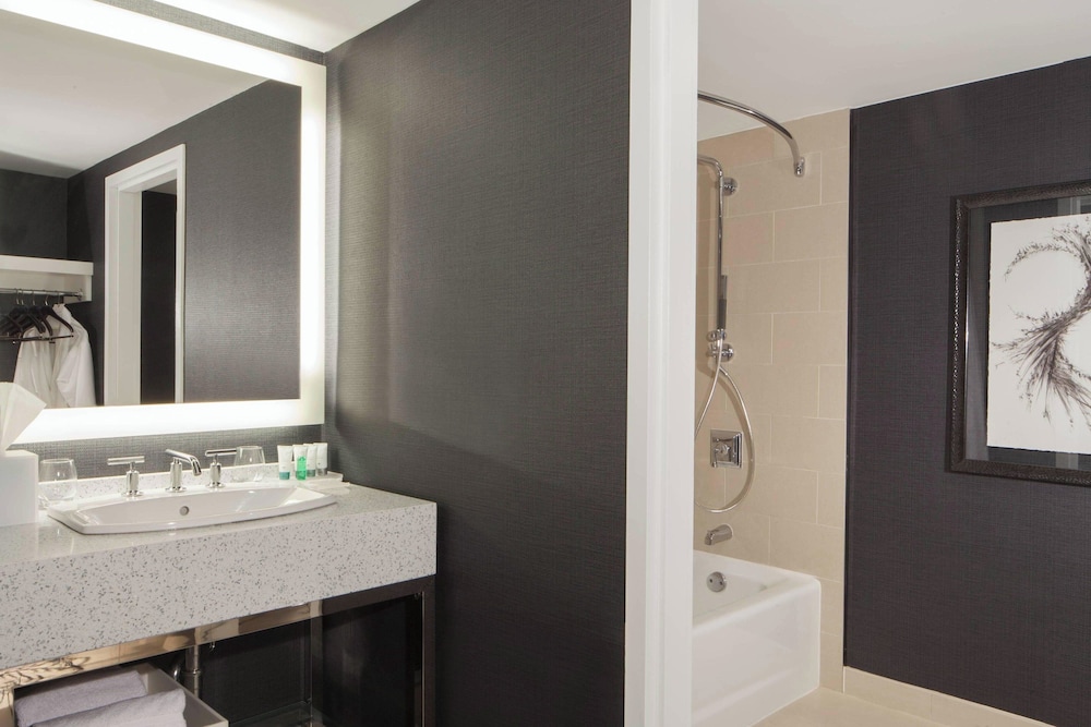 Room, 2 Double Beds (Mobility/Hearing Access, Roll-In Shwr) - Photo 6