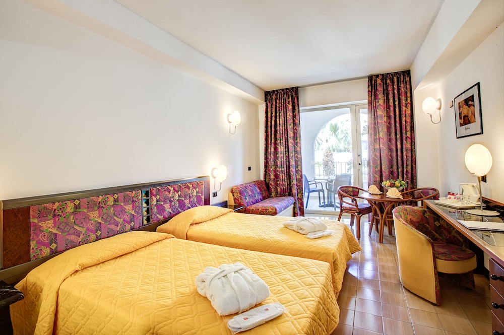 Economy Triple Room (Olimpo/Terrazze)