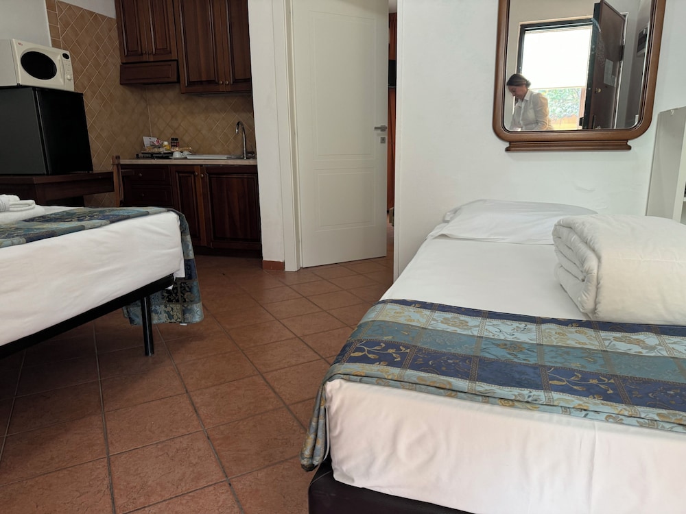 Business Double Room Single Use - Photo 6