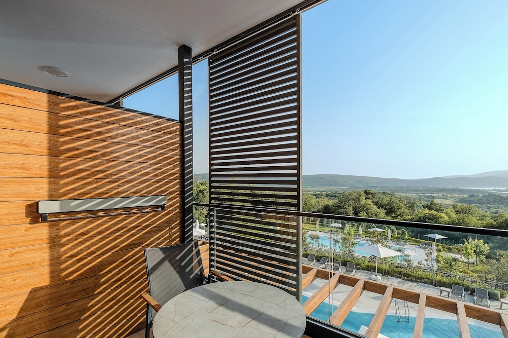King Suit with Sea View - Photo 5