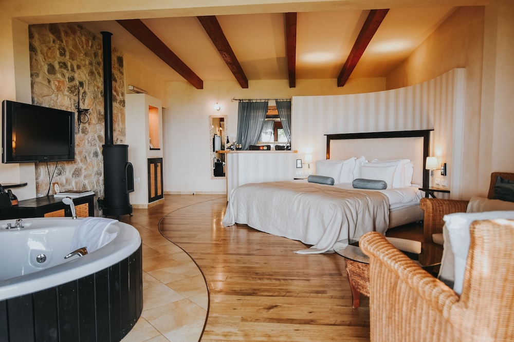 Deluxe Suite, 1 Bedroom, Lakeside photo 2
