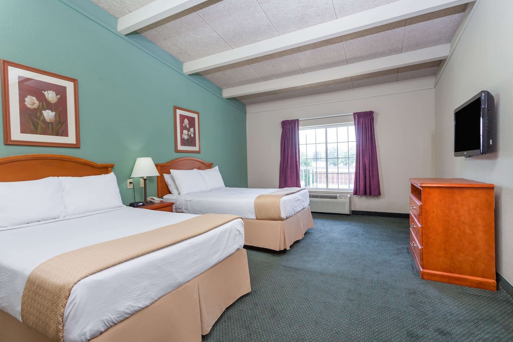 Room, 2 Double Beds, Non Smoking (Efficiency) - Photo 1