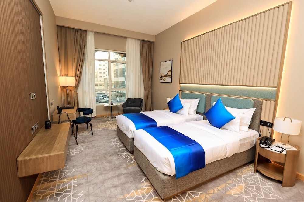 Superior Room, 2 Twin Beds, Smoking (Larger Room) photo 2