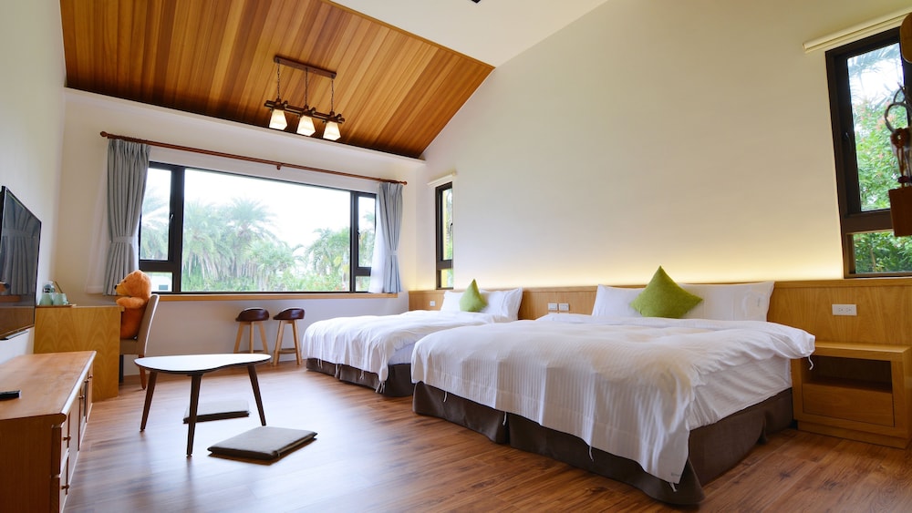 Family Quadruple Room, 2 Queen Beds, Garden View photo 1