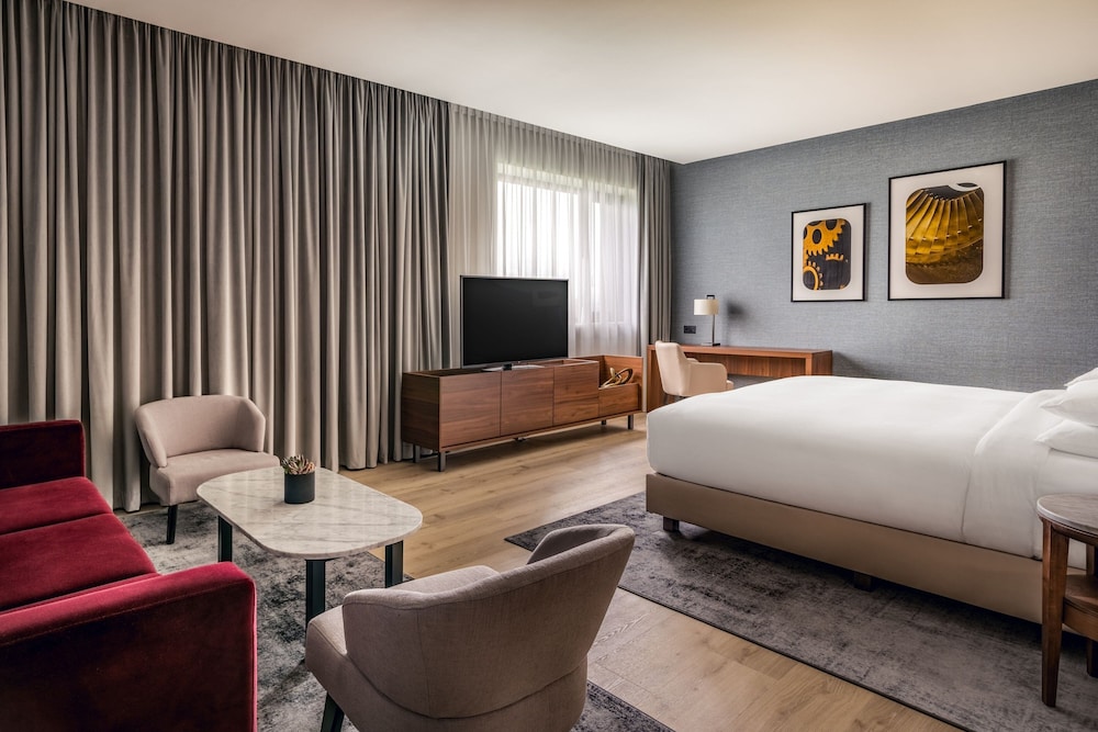 Junior Suite, 1 King Bed - Photo 3