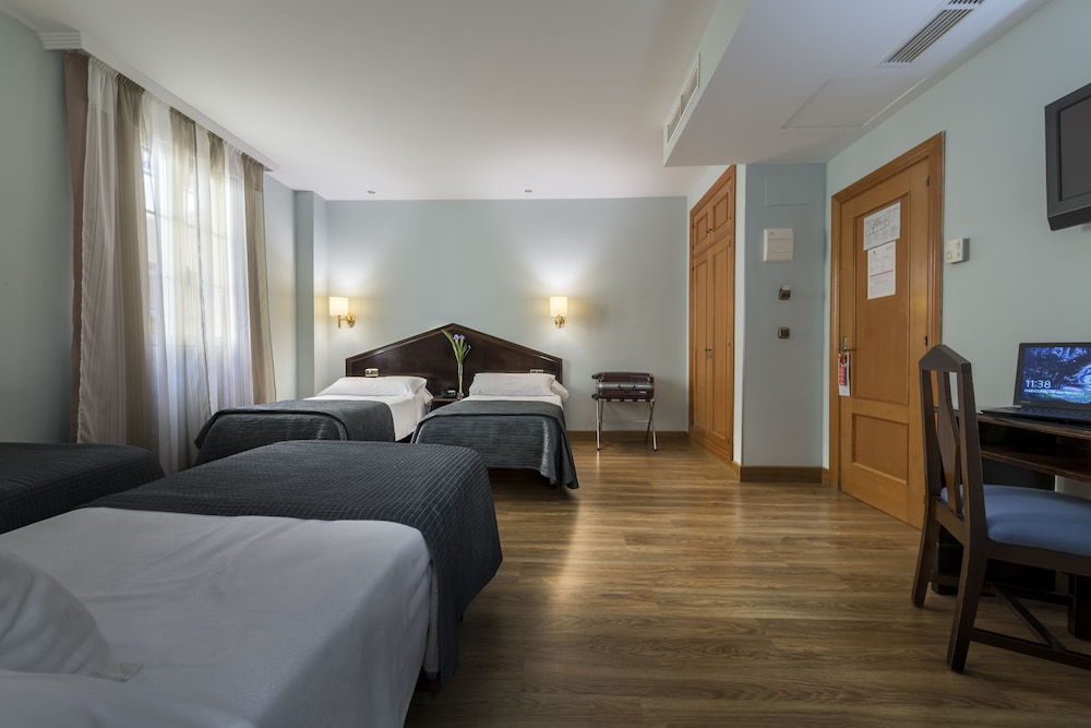 Triple Room, 3 Twin Beds - Photo 7