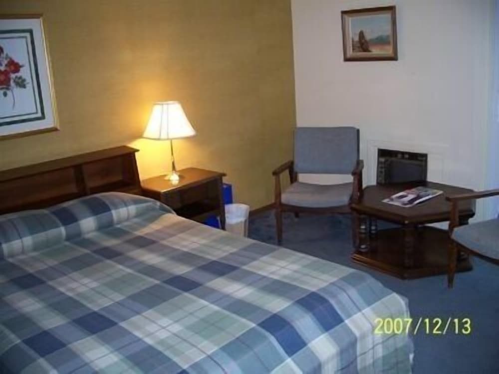 Room, 1 Queen Bed photo 2
