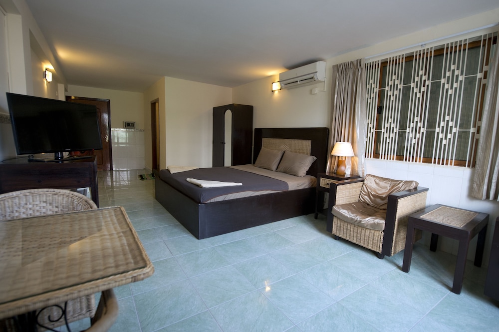 Large Balcony Room (Double, Sleeps 2) photo 2