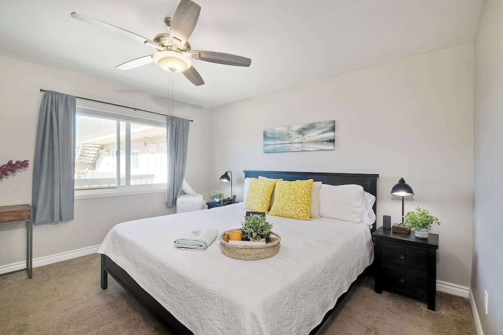 Condo, 1 King Bed with Sofa bed, Balcony, Garden View (Silver Surf Getaway) photo 3