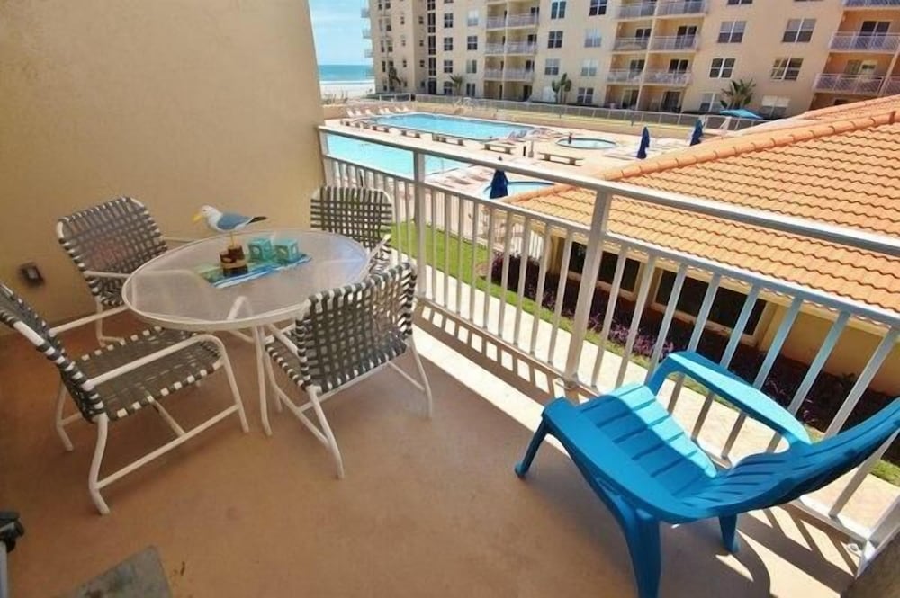 Condo, 2 Bedrooms, Beachside photo 1