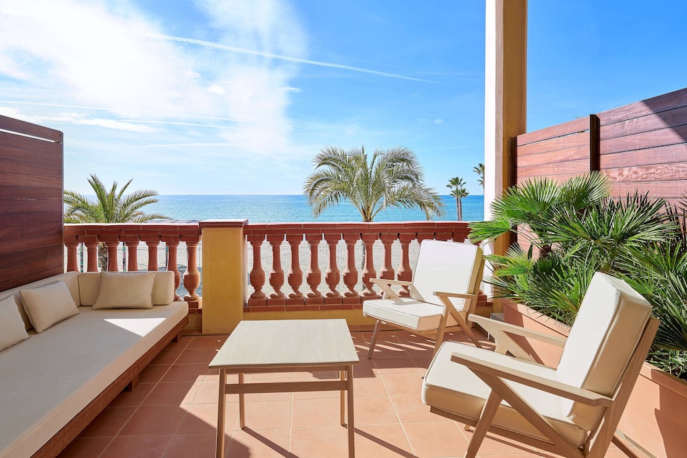 Suite, 1 King Bed, Terrace (Beachfront)