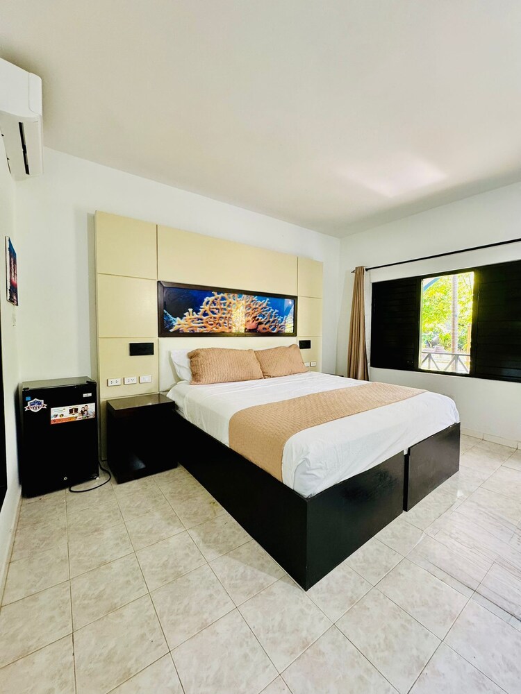 Signature Single Room, 1 King Bed, Air conditioning, Garden View photo 2