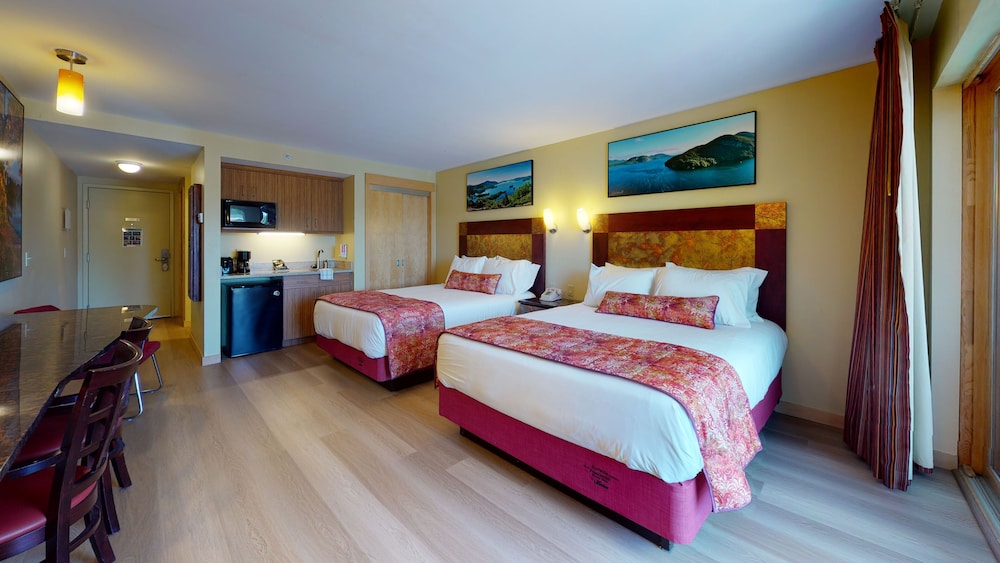 Superior Suite, 2 Bedrooms, Accessible, Lake View photo 2