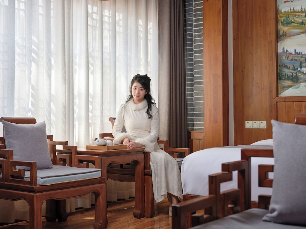 Deluxe Twin Room with Tree View photo 3