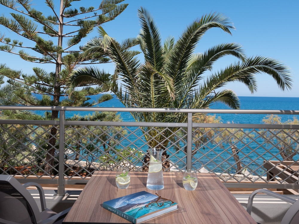 Premier Suite, 2 Bedrooms, 2 Bathrooms, Partial Sea View