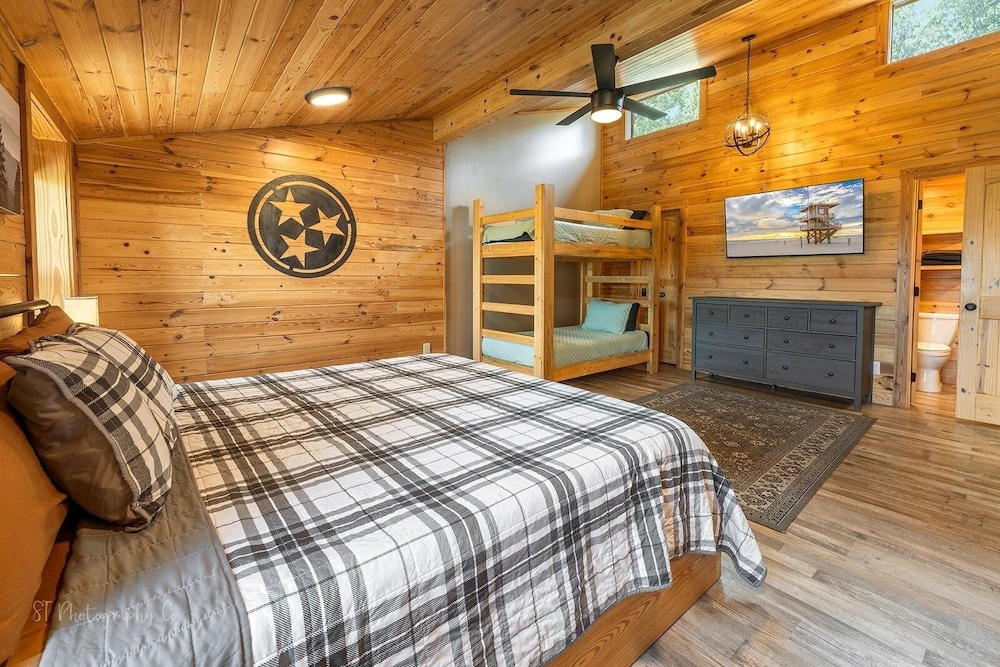 Condo, 2 Bedrooms