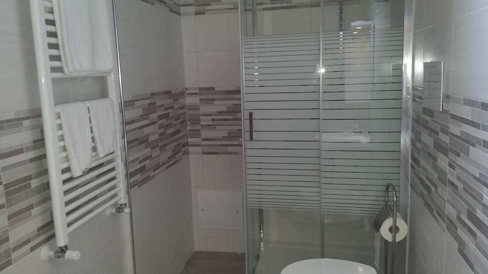 Deluxe Room - Photo 2