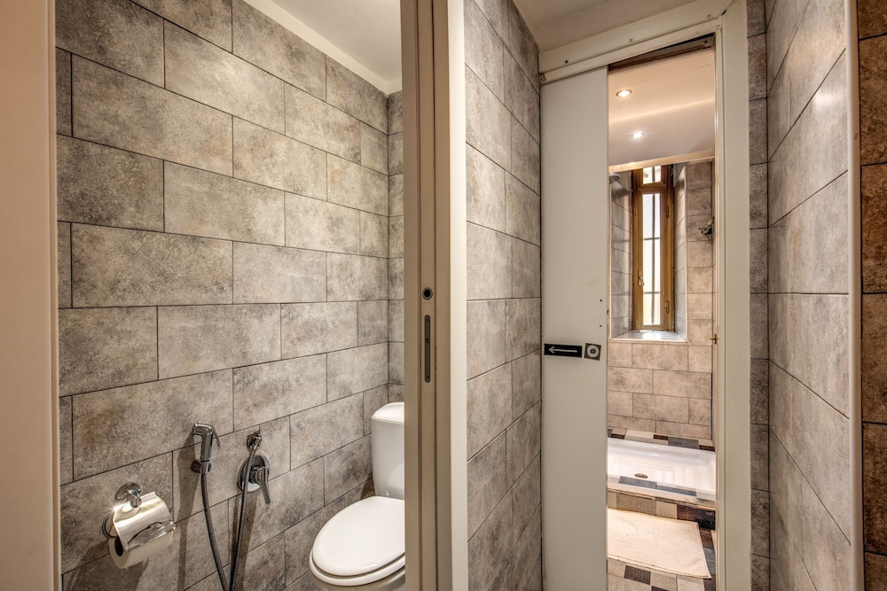 Single Room, Shared Bathroom ( Via Principe Amedeo, 62) photo 2