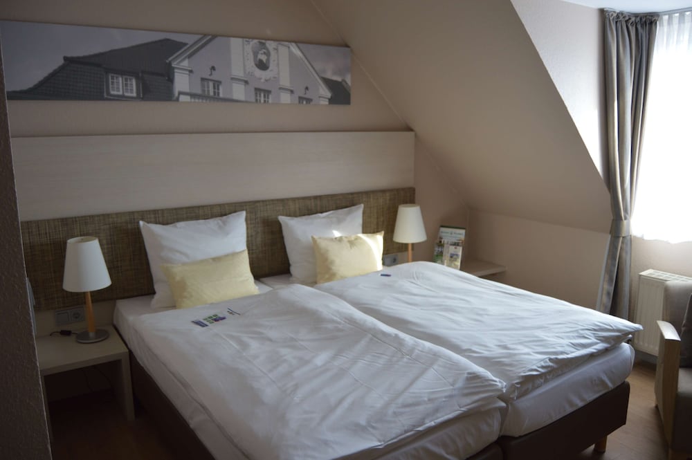 Standard Room, 1 King Bed