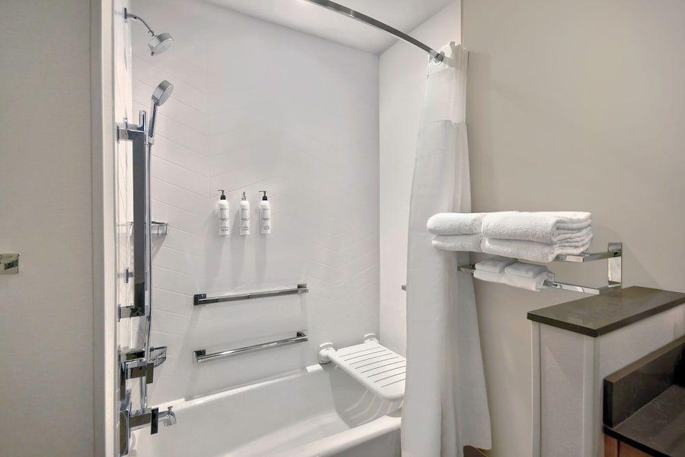 Room, 2 Queen Beds (Hearing Accessible) - Photo 4