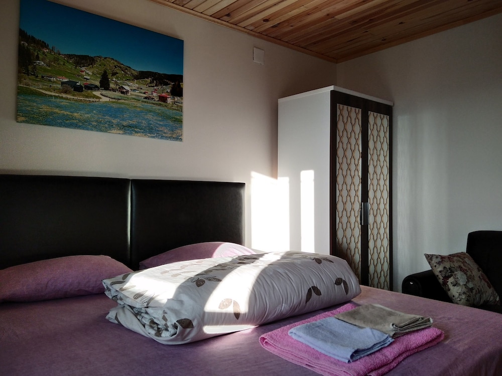 Romantic Triple Room, Mountain View photo 3
