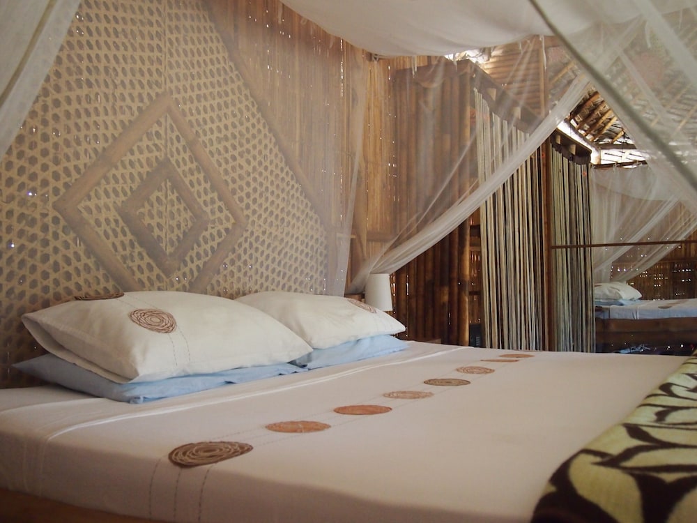 Bungalow (Stilt) photo 2