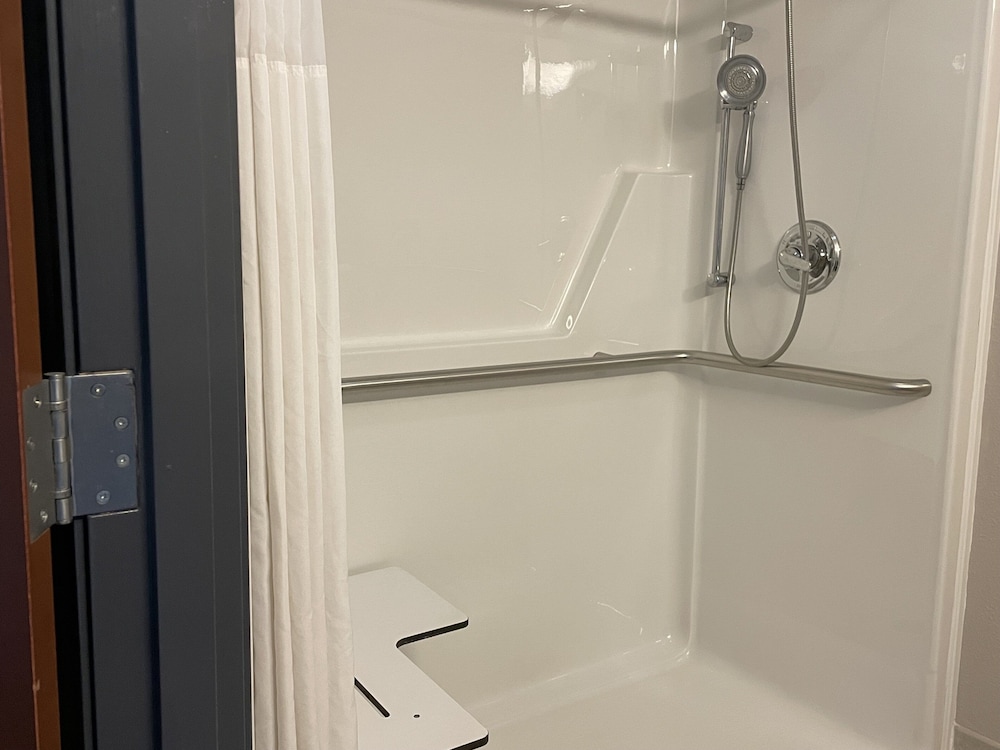 Superior Room, 1 King Bed, Accessible (Roll-In Shower, Smoke Free) - Photo 7