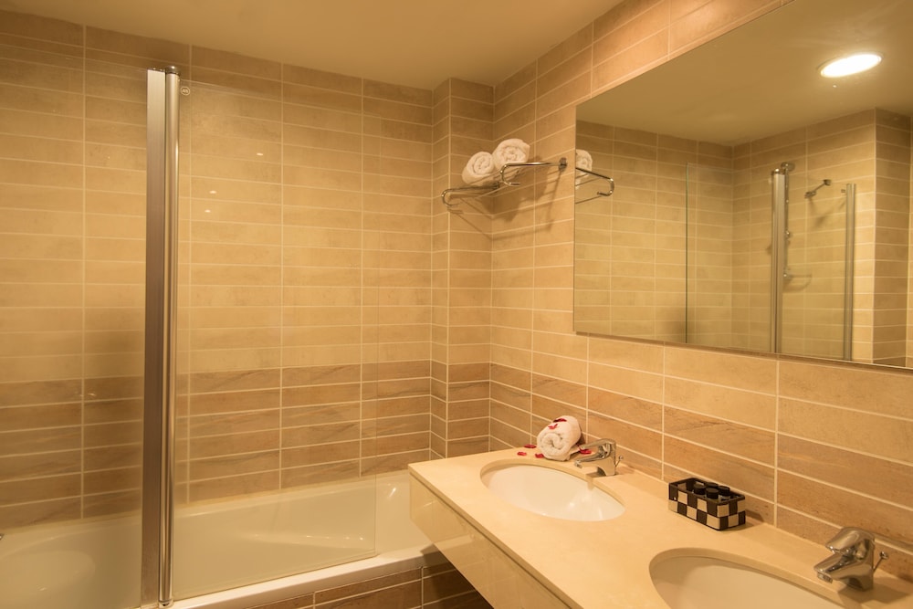 Honeymoon Suite photo 2