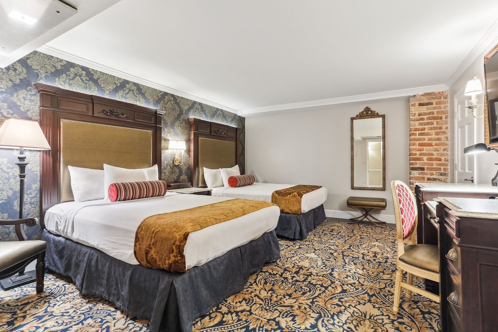 Room, 2 Queen Beds (Windowless) - Photo 1