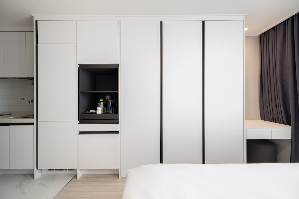 Standard King (City View) - Photo 5