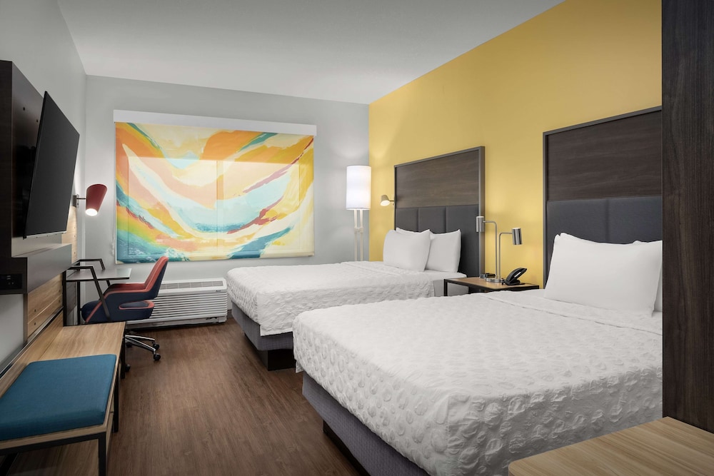 Room, 2 Queen Beds photo 2