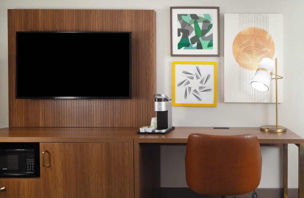 Suite, 1 Bedroom (Living) - Photo 3