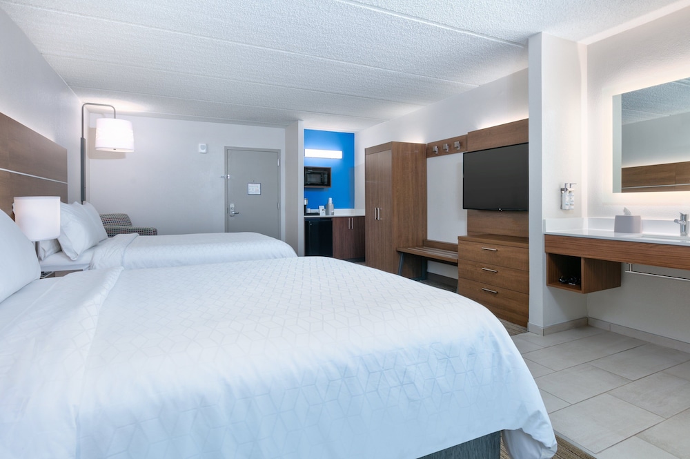 Standard Room, 2 Queen Beds - Photo 3