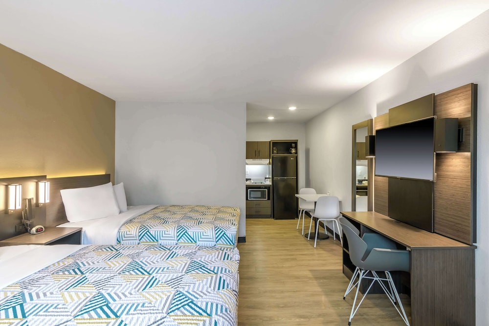 Standard Room, 2 Queen Beds, Non Smoking, Kitchenette - Photo 2