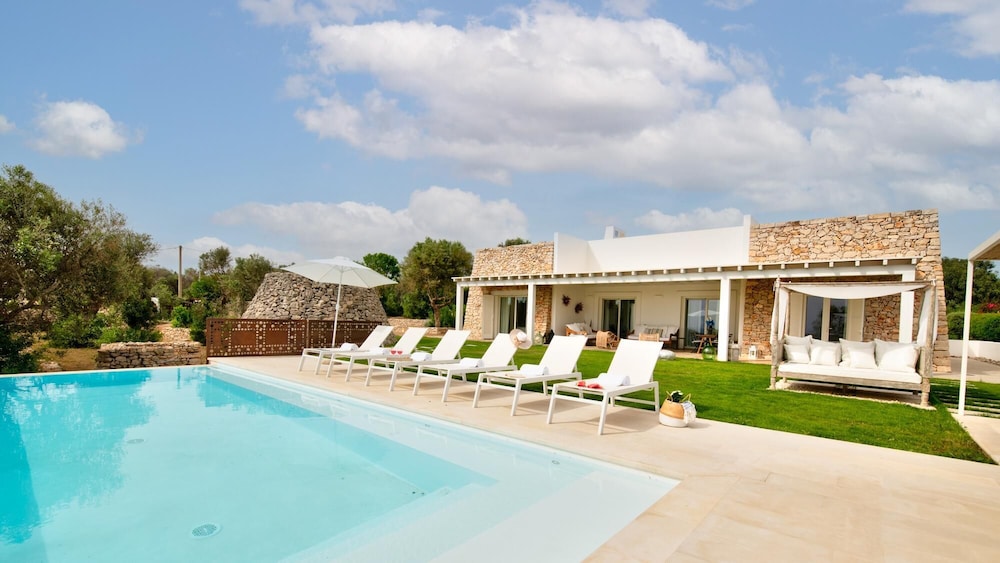 Villa photo 1