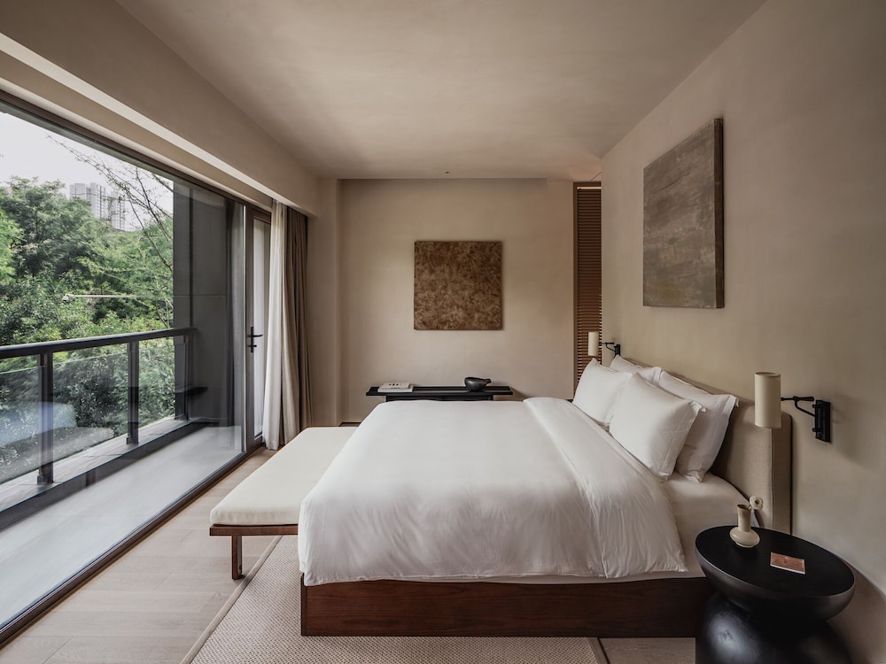 Luxury Suite, 1 King Bed, Private Bathroom, City View