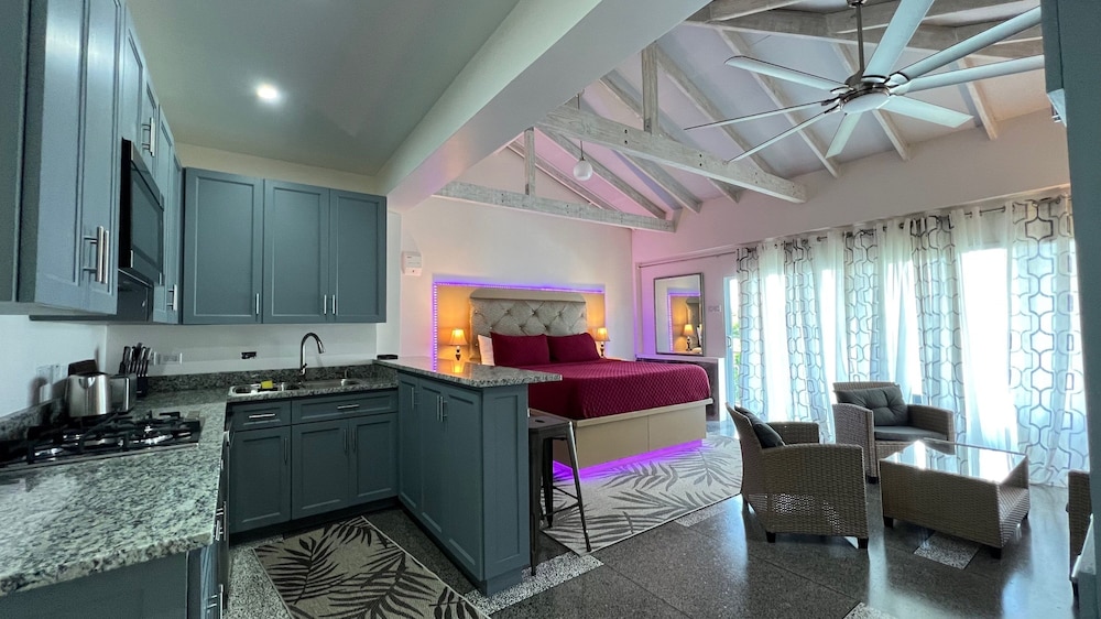 Honeymoon Suite photo 2