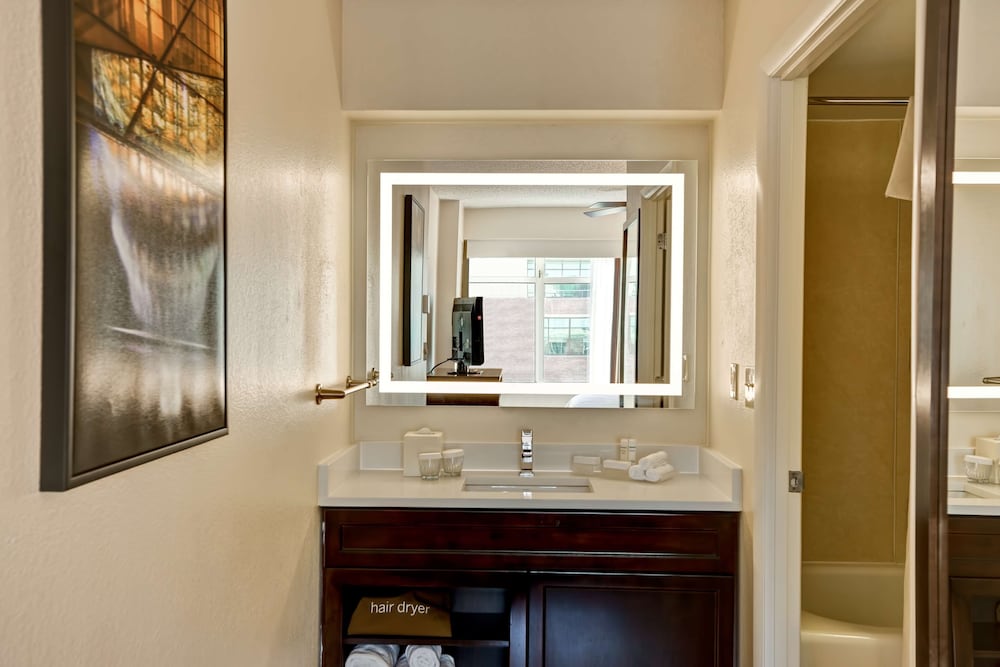 Suite, 1 King Bed with Sofa bed, City View (1 Bedroom) - Photo 6