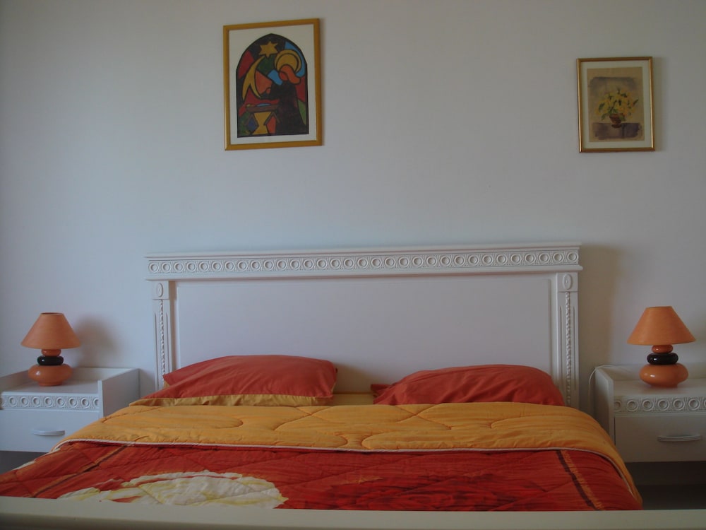 Comfort Apartment, 3 Bedrooms, Terrace, Beachside photo 1