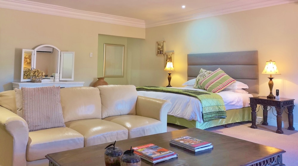 Deluxe Suite, 1 Bedroom, Garden View photo 2
