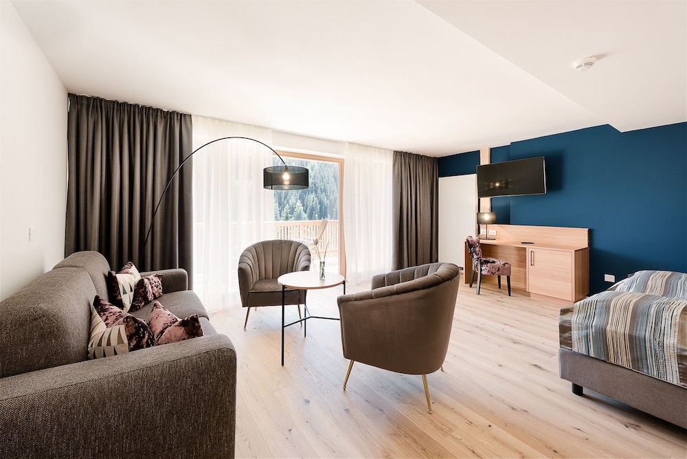 Premium Double Room, Non Smoking, Mountain View