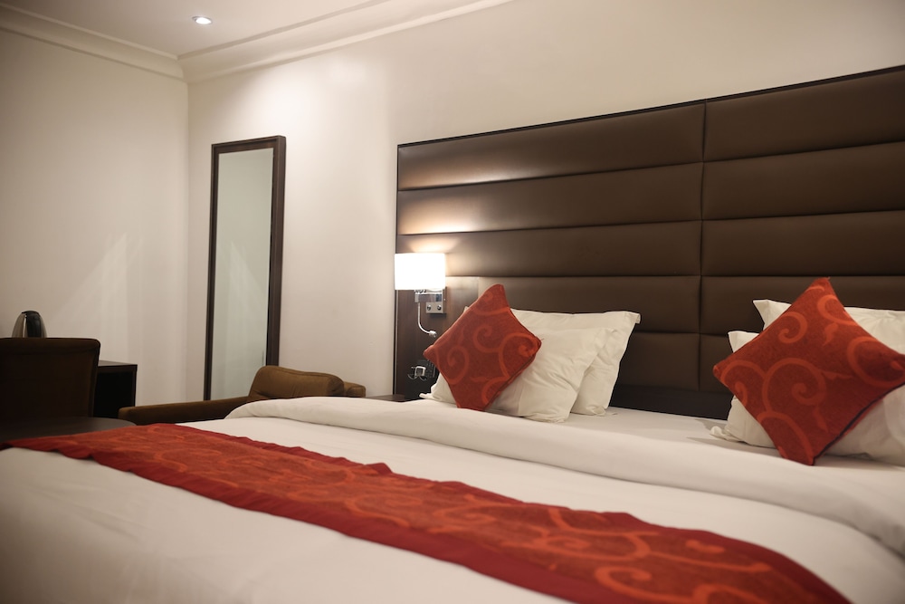 Standard Room, 1 Queen Bed, Non Smoking photo 2