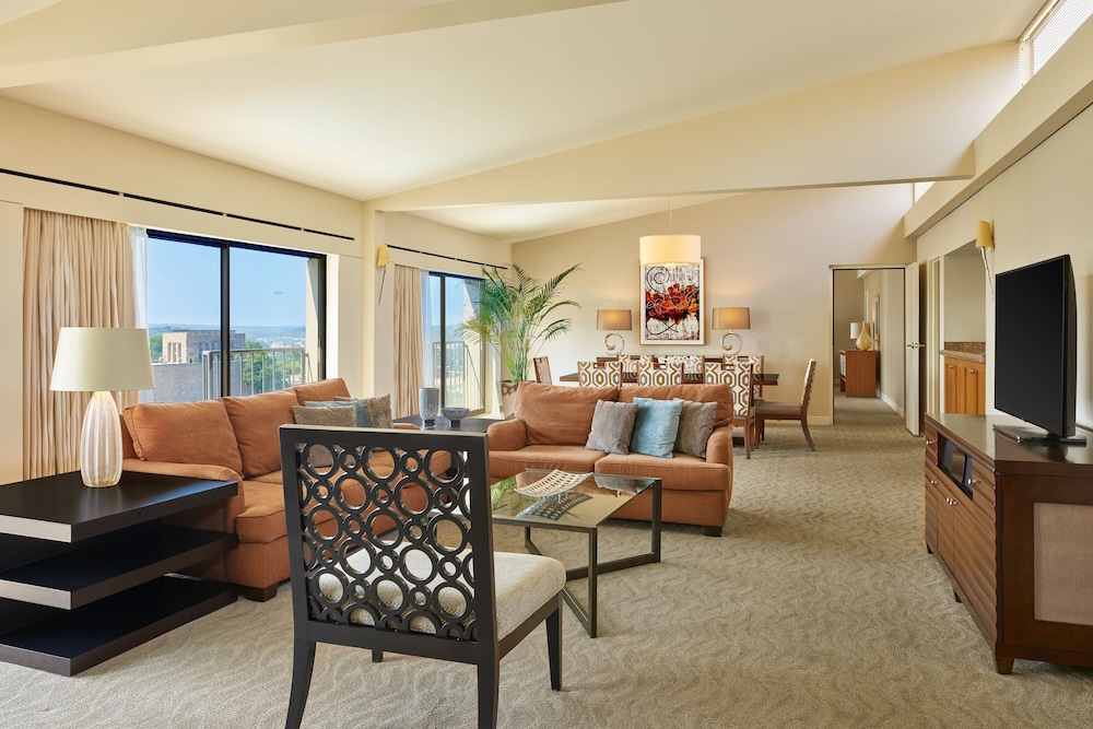 Royal Suite, 1 Bedroom (SW-M)
