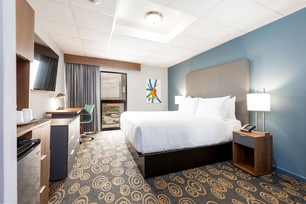 Room, 1 King Bed, Accessible, Non Smoking - Photo 2