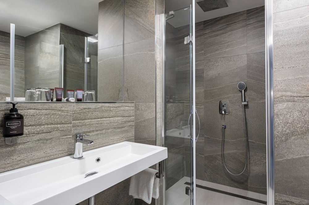 Deluxe Suite, Pool Access - Photo 4