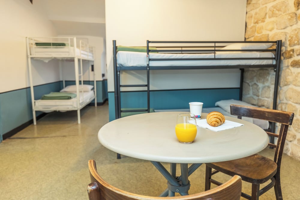 Bed in 6-Bed Dormitory Room, Shared Bathroom photo 3