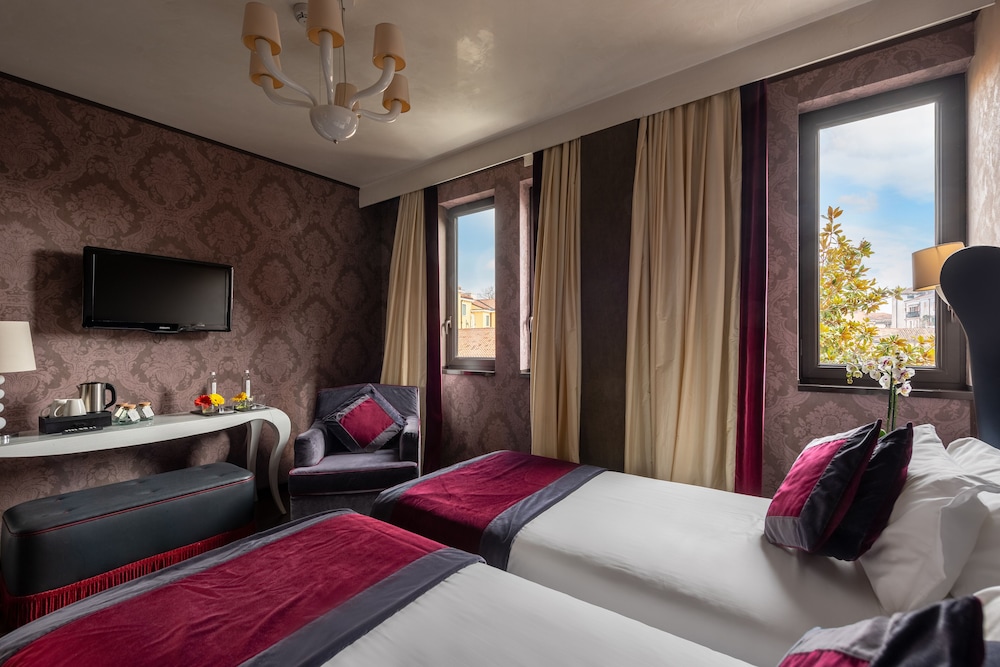 Classic Double or Twin Room photo 3