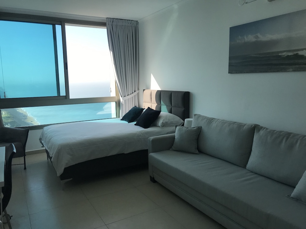 Panoramic Studio Suite, 1 Queen Bed with Sofa bed, Non Smoking, Sea View photo 3