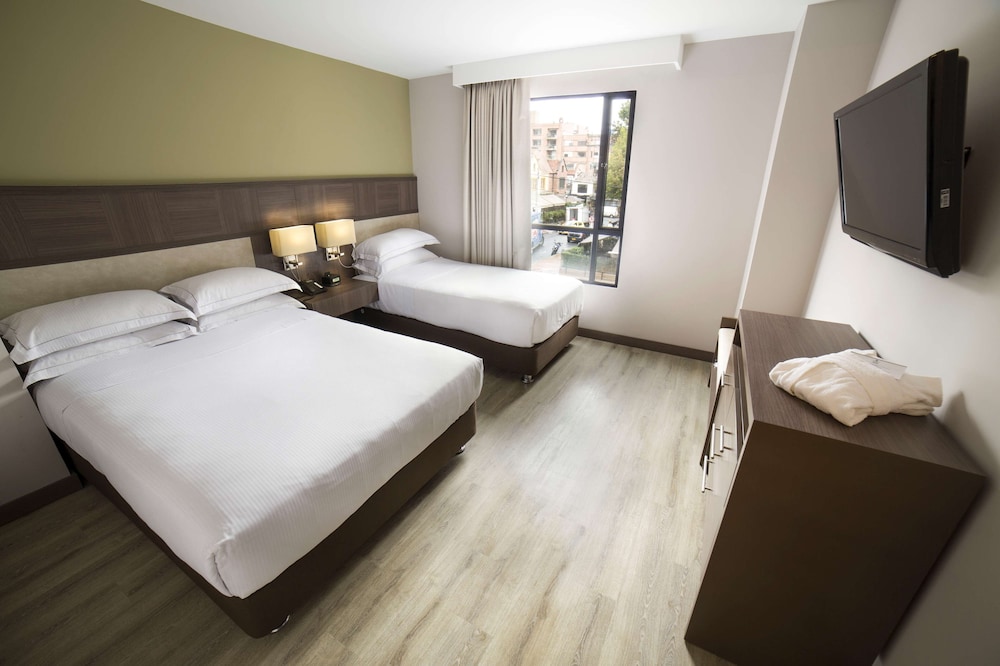 Suite, Accessible, Non Smoking - Photo 8